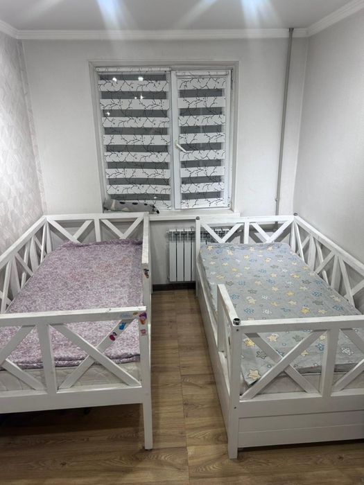 продаю двухярусную кровать.