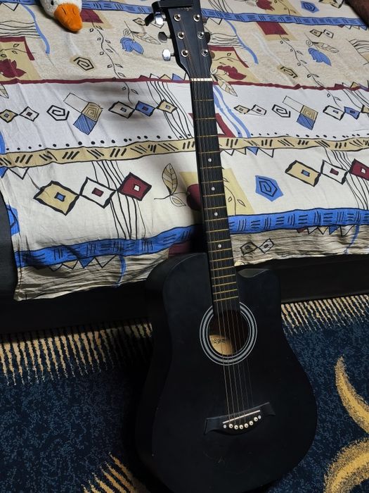 Акустическая гитара