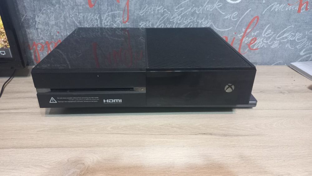 Продам Xbox one fat