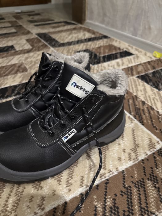 продаются обуви зимние