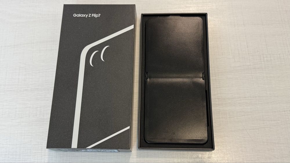 Samsung Galaxy Z Flip7 256GB, 12GB RAM, Negru – Impecabil, Full Box, Garanție