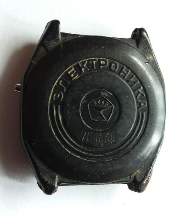 Продаются часы на запчасти