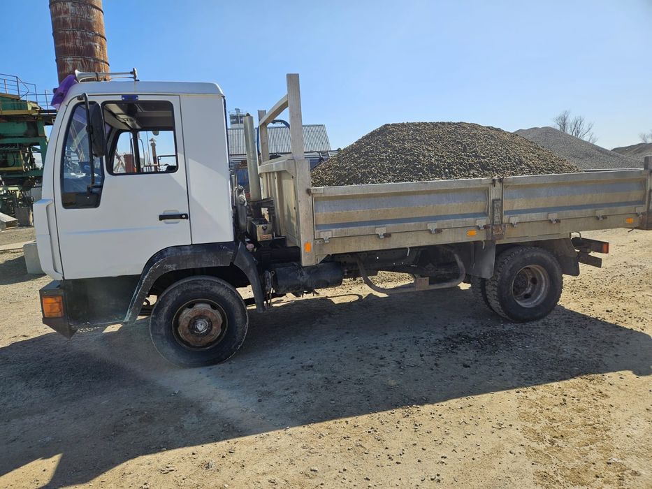 Vând pământ negru