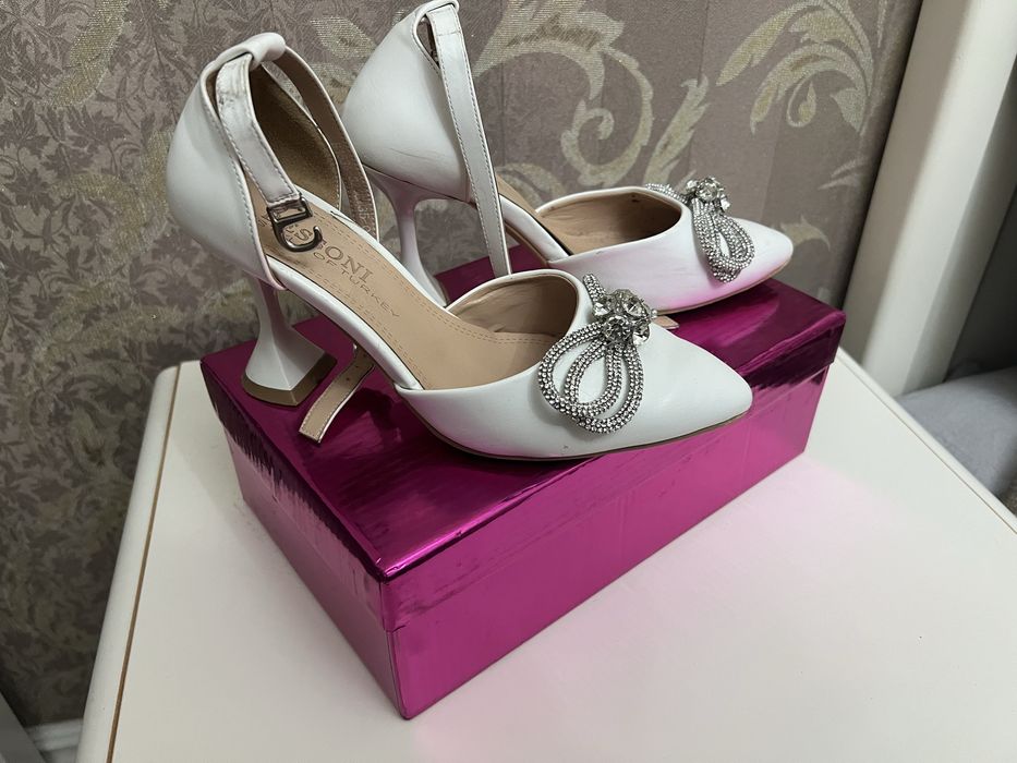 женская обувь туфли  кросовки босоножки