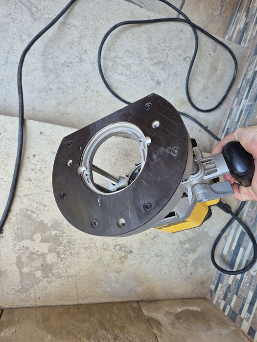 Оберфреза Dewalt DW625