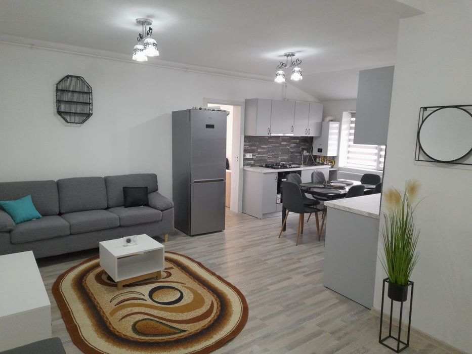 Inchiriez apartament 3 camere 300 euro