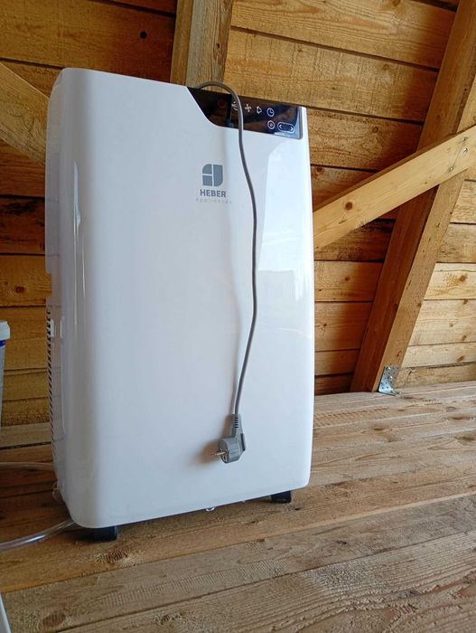 Vând aparat de aer condiționat portabil Heber 9000 Btu folosit 2 doua ori dețin garanție și factura la el.