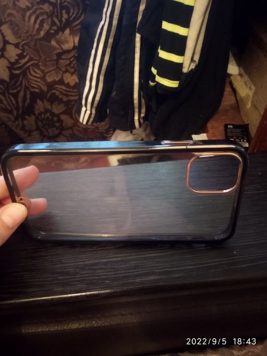 Чехол iPhone в хорошем состоянии