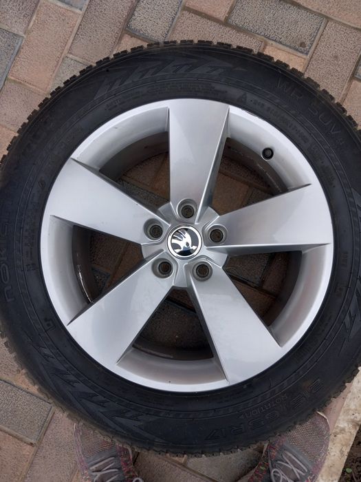 Vând roti Skoda 215/55 R17
