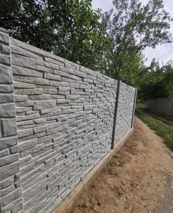 Gard din beton armat din stoc sau pe comanda placi de gard stâlpi