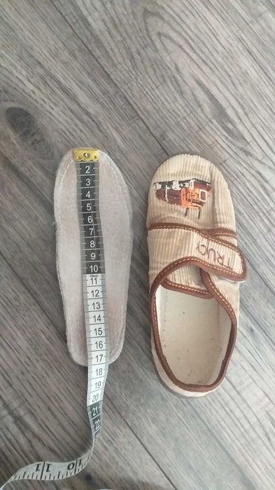 Детски сансали на найк 30-60лв и пантофи 26,28, 30, 32,33-10лв.брой