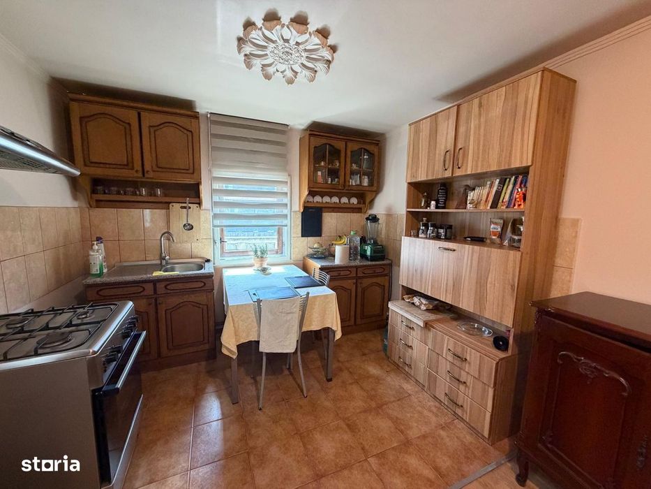 Casa de 2 camere, 100mp + terasa si anexe, 390mp teren, zona Tatarasi