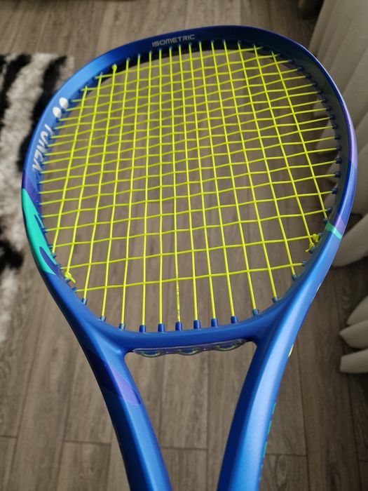 Vand racheta Yonex Ezone 100 prostock model 2025