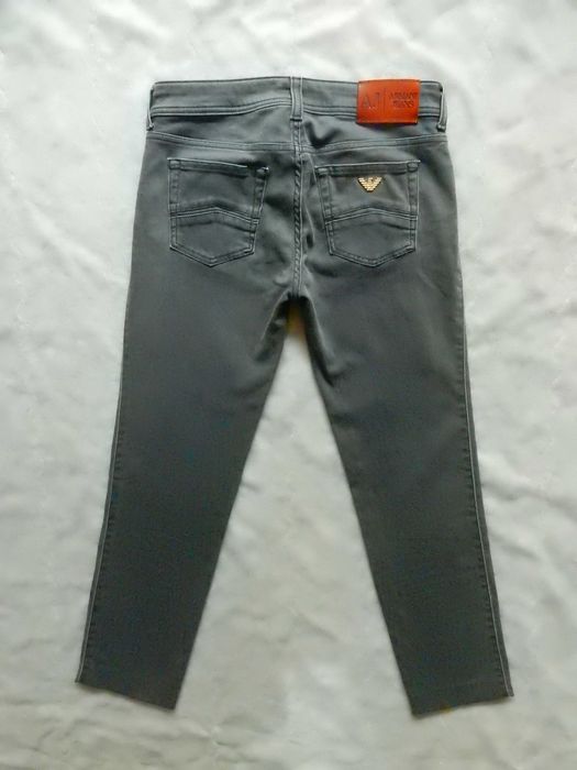 Blugi Armani Jeans. Marime 28, vezi dimensiuni. Impecabili, ca noi.