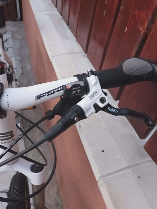 Vind bicicleta bulls cadru 52 roti pe 26 adusa recent elvetie