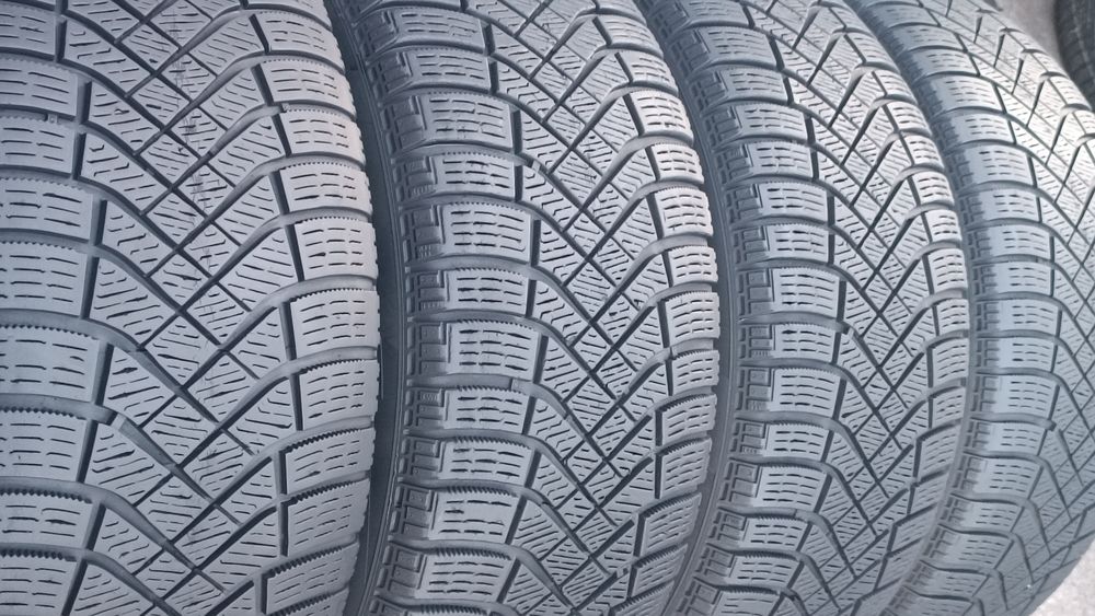 225/50/17 Pirelli