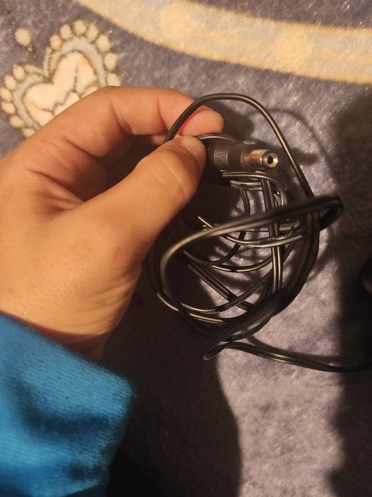 Incarcator nu stiu de ce ie cred ca de leptop