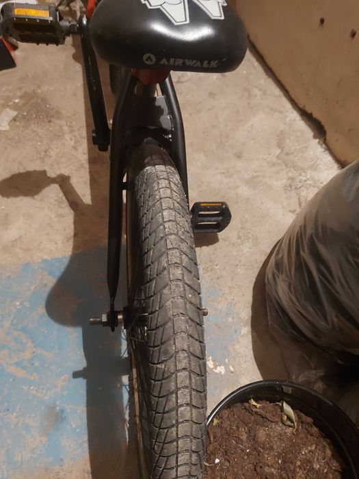 Vând bicicletă jumper (bmx)