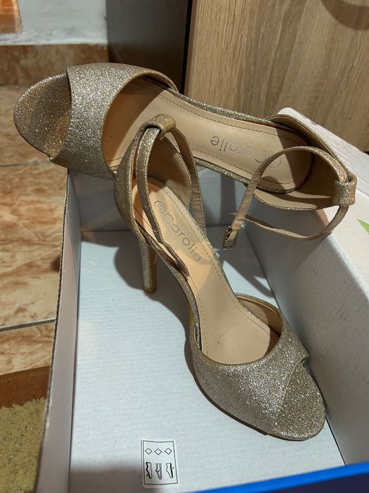 Sandale aurii cu toc