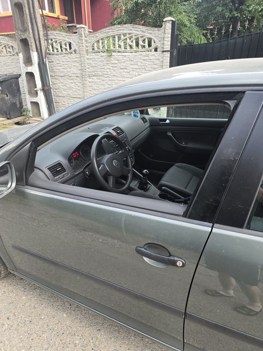 VOLKSWAGEN Golf 2005