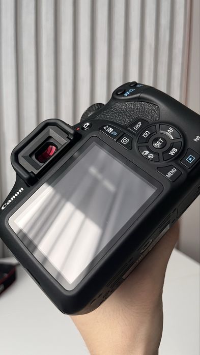 Камера canon 2000d