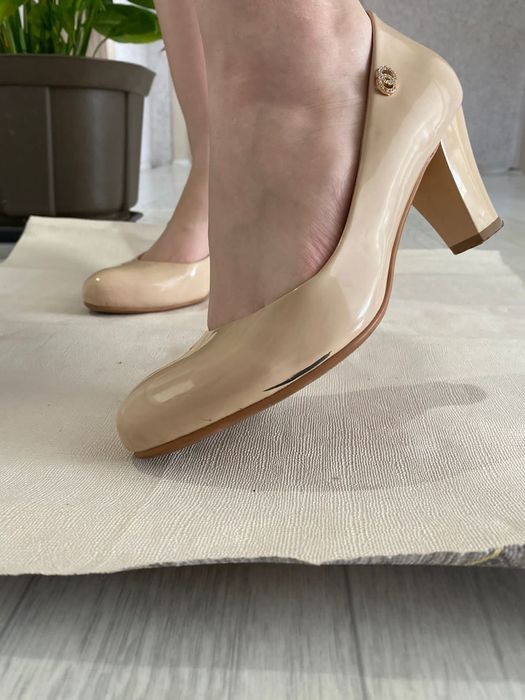 Продам туфли лакированный