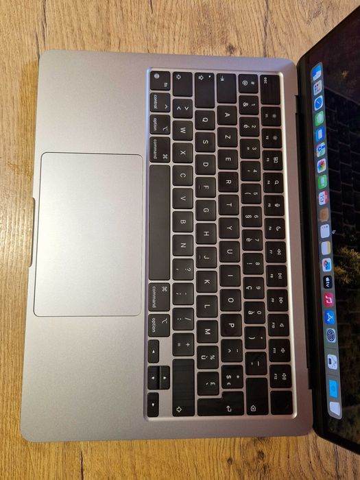 MacBook Air  Liquid Retina 512GB SSD  8GB Ram  Aspect Nou Baterie 100%