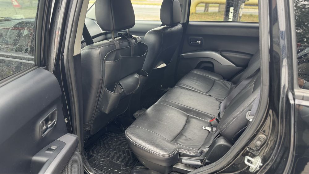 Mitsubishi Outlander 2.0 DI-D 140 CP | 4x4 | 7 locuri | Full Extra