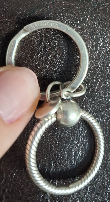 Inel pentru chei si charm Pandora