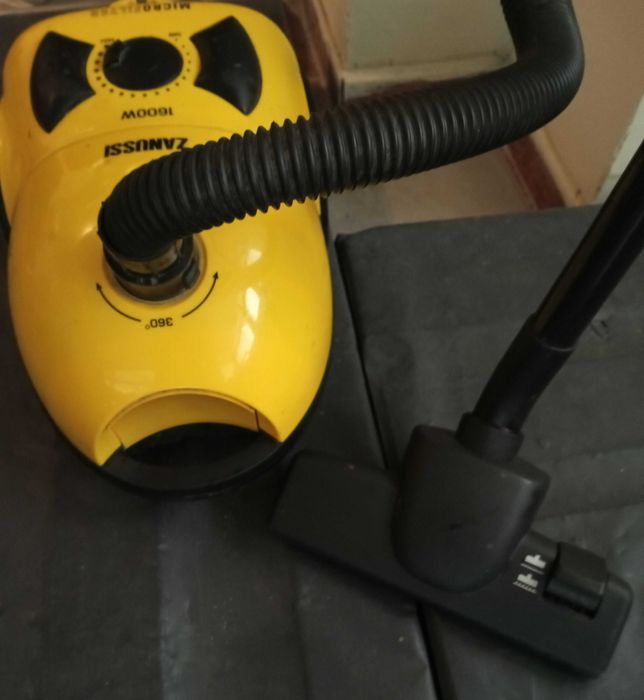 Прахосмукачка ZANUSSI 1600W