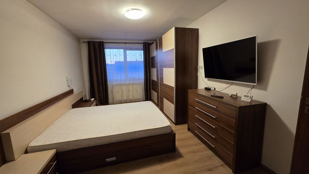 Închiriez duplex 800 EUR Floresti zona Cetatii