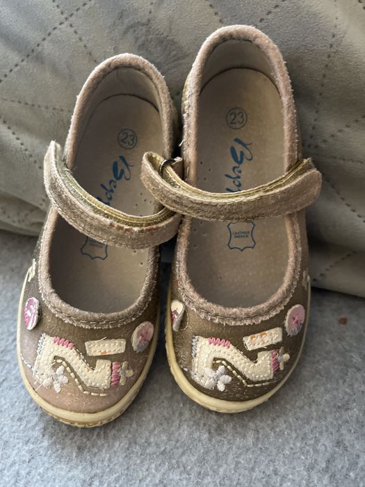 Детски обувки -ботички и балеринки