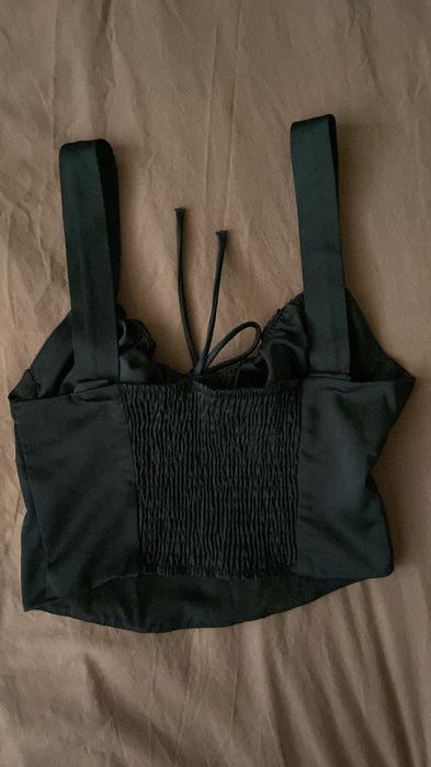 Дамски топове в размер S и XS. В добро състояние ( обличани са рядко).