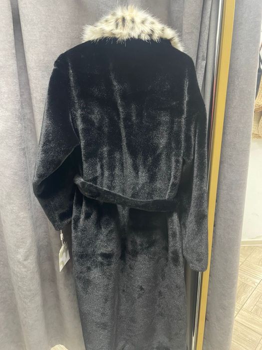Продам шубу черную новая