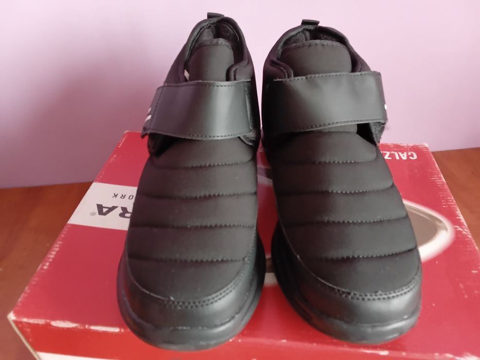 Vând Ghete de Iarnă Impermeabile Marimea  41  Unisex Noi