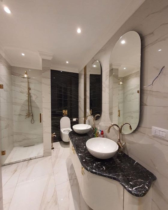 Гостиница России-Новостройка! Сдается новая 3-х комнатная в центре!