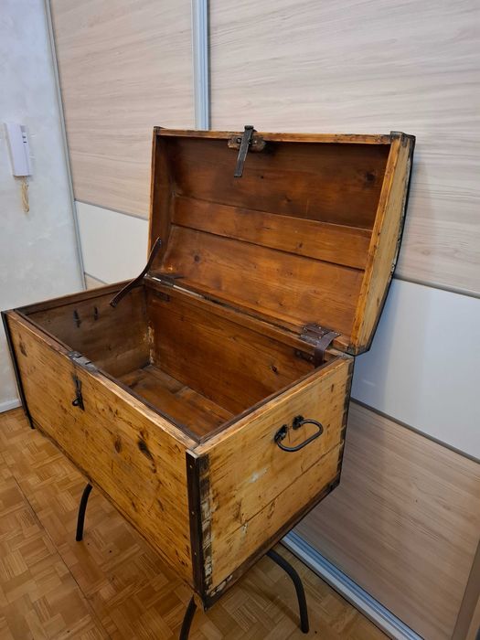 Стари дървени сандъци