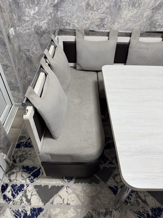 Divan ugolok sotiladi