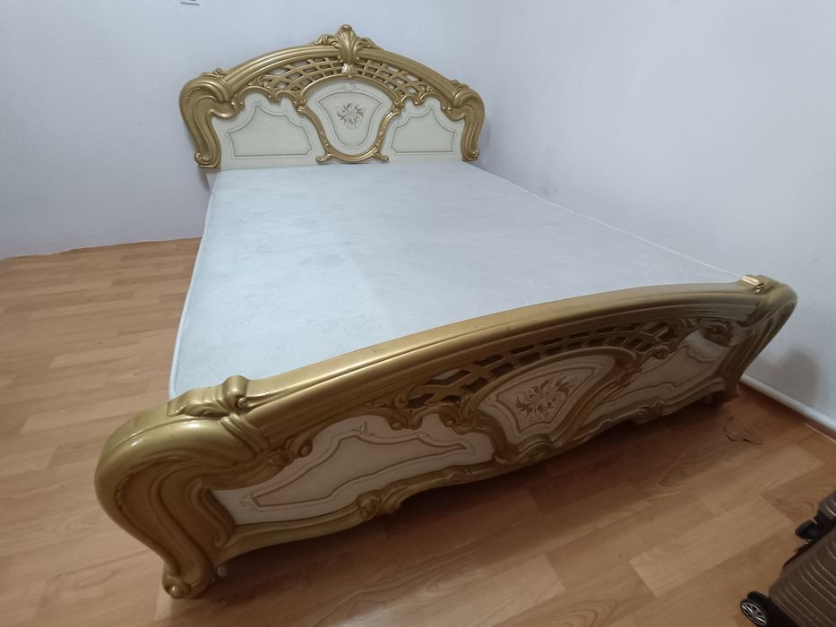 Продам комплект спальной мебели