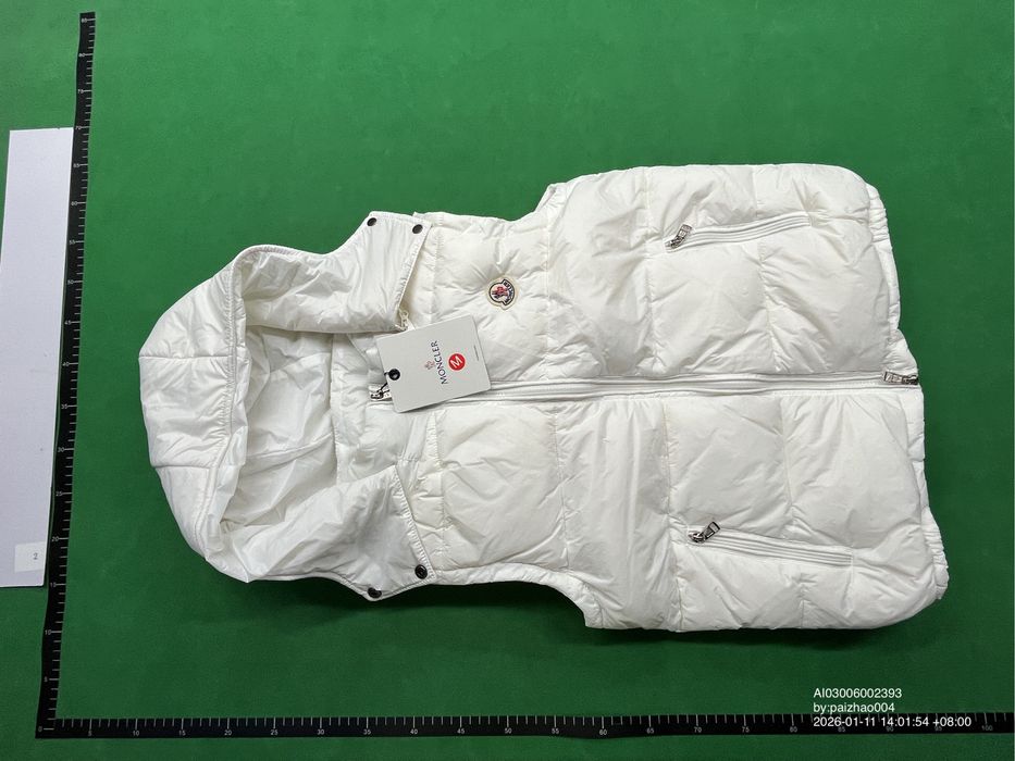 Moncler Бял елек
