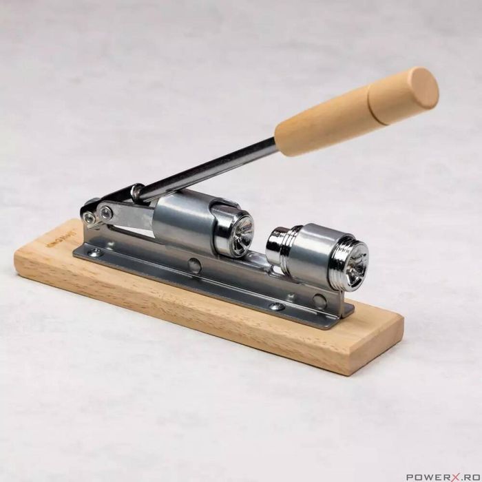 Dispozitiv pentru spart nuci, inox-lemn, Kinghoff