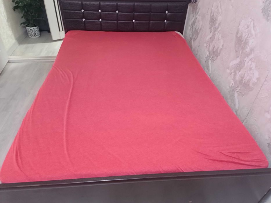 Кровать полтара в хорошем состоянии!