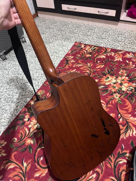 Гитара               .