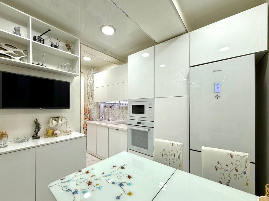 Тузель-3.Школа №282.Одна в две комнаты.Ипотеки нет.