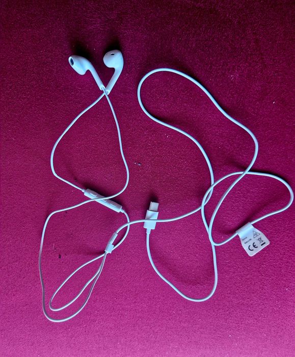 Căști albe hands free