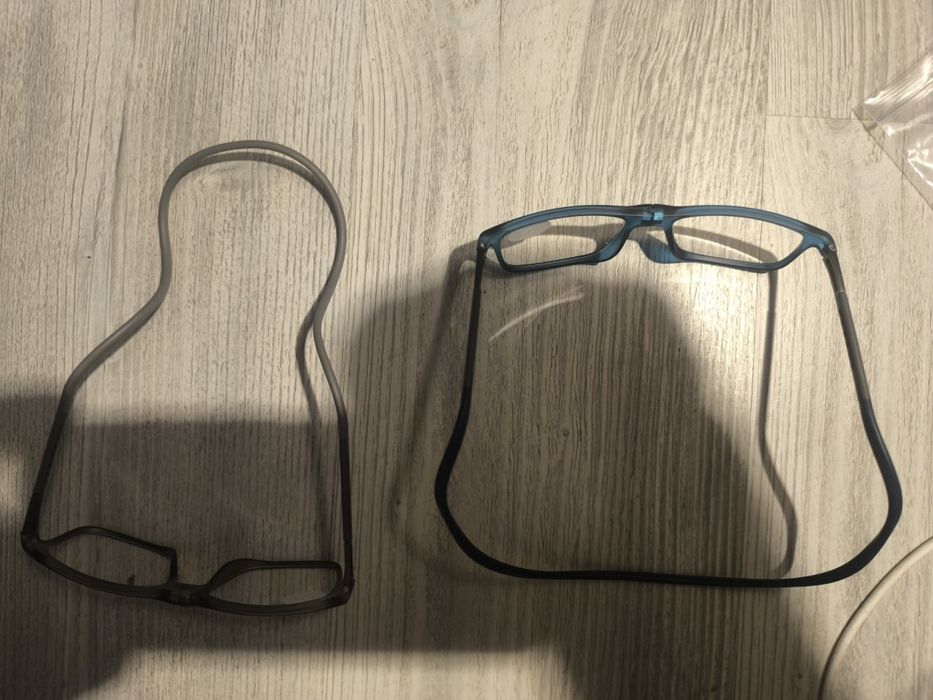 Vînd ochelari cu magneți de citit +1