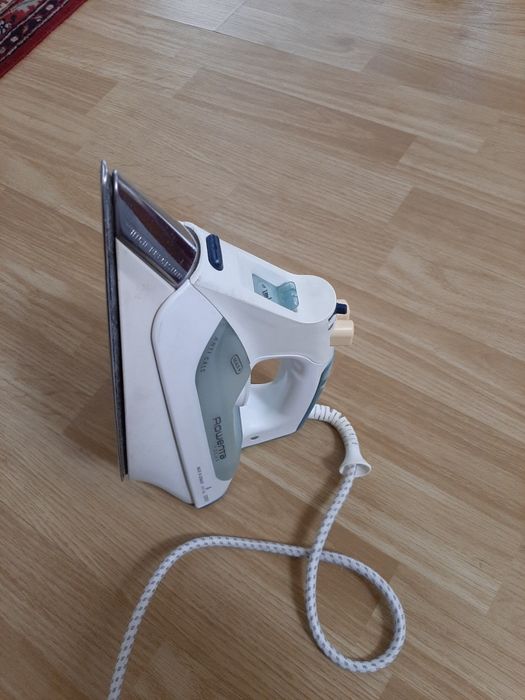 Vând fier de călcat Rowenta Focus