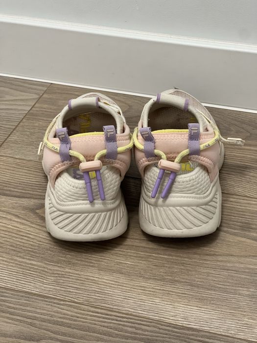 Кроссовки для девочки