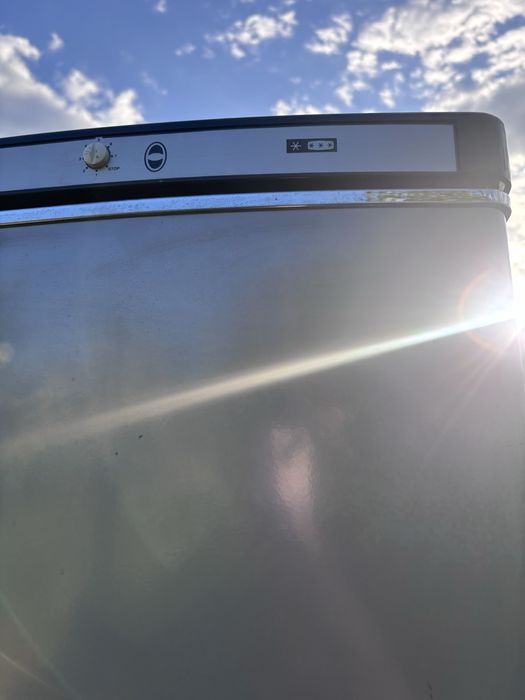 Хладилник с фризер