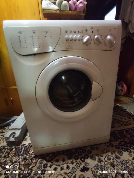 Двигател и помпа от пералня машина Индезит